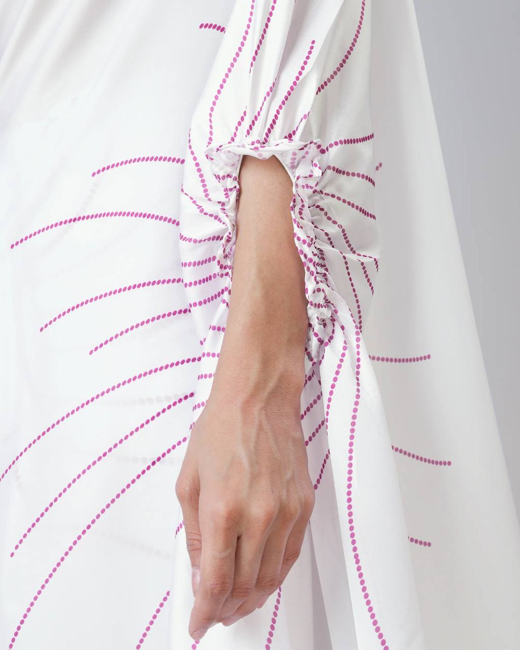 Women's Modern Dual-Tone Peach & Off-White Satin Silk Kaftan Saree with Digital Print Neck Design - Image 4