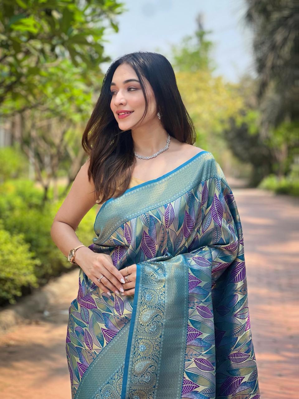 Women's Luxurious Pista Green & Pink Art Silk Saree with Intricate Leaf Weave & Broad Zari Border β Ideal for Festive & Wedding Occasions - Image 16