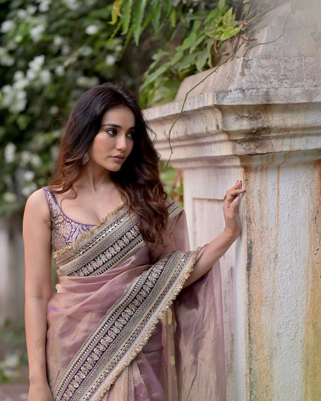 Women's Luxurious Mauve & Purple Art Silk Saree with Intricate Golden Zari & Broad Embroidered Border β Complete with Brocade Blouse for Festive & Wedding Wear